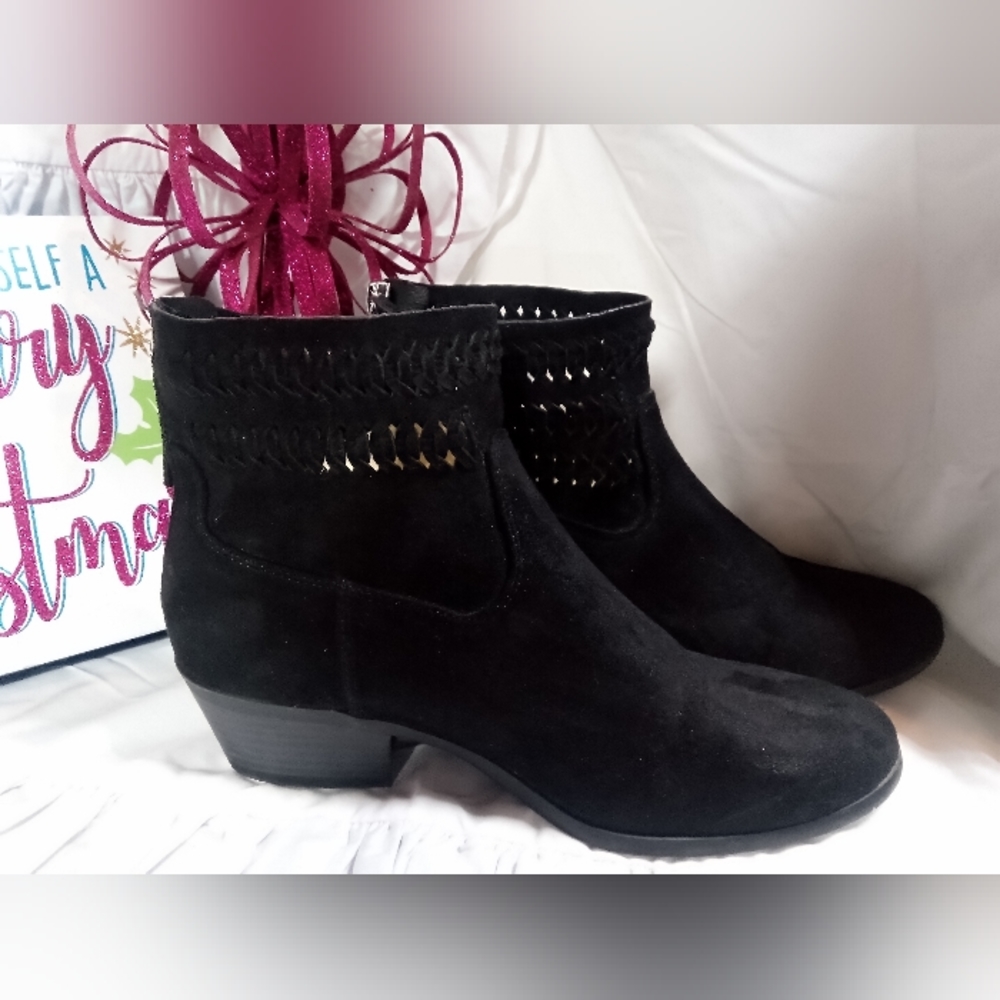 Daily shoes python boots